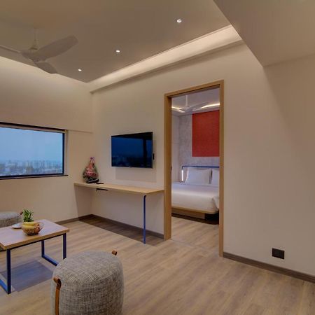 7 Apple Hotel Nāsik Eksteriør bilde